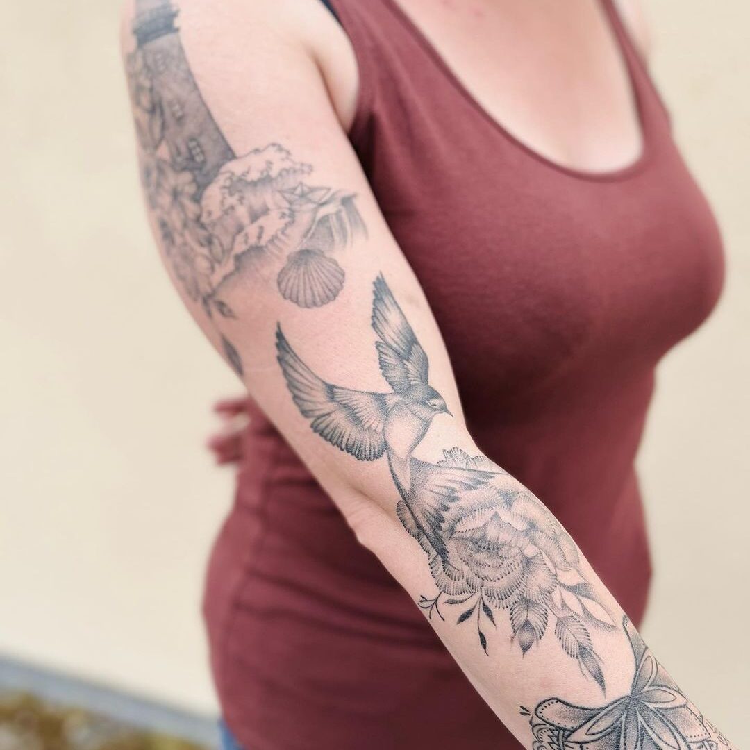 Bine+war+auch+eines+meiner+Modelle,+woran+ich+üben+konnte+🫶3+verschiedene+Themen,+die+wir+noch+bei+Gelegenheit+durch+Blumen+und+unterschiedliche+Muster+verbinden+wollen.Die+Tattoos+sind+5+Monate+abgeheilt.#tätowier