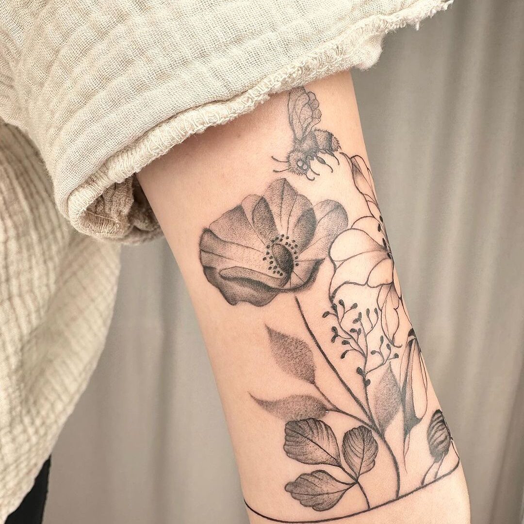 Details++#tätowieren+#tattooart+#floraltattoo+#flowertattoo+#wildflowertattoo++#botanicaltattoo+#fineline+#finelinetattoo+#naturetattoo+#dotwork+#botanicaltattoos+#tattoothüringen+#thüringentattoo+#wartburgkreis+#ei